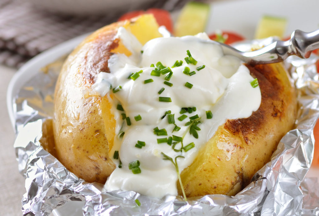 Sauce Crème Fraîche Ciboulette Pour Pomme De Terre Recette du jour : pommes de terre au four et sauce à la ciboulette - Le